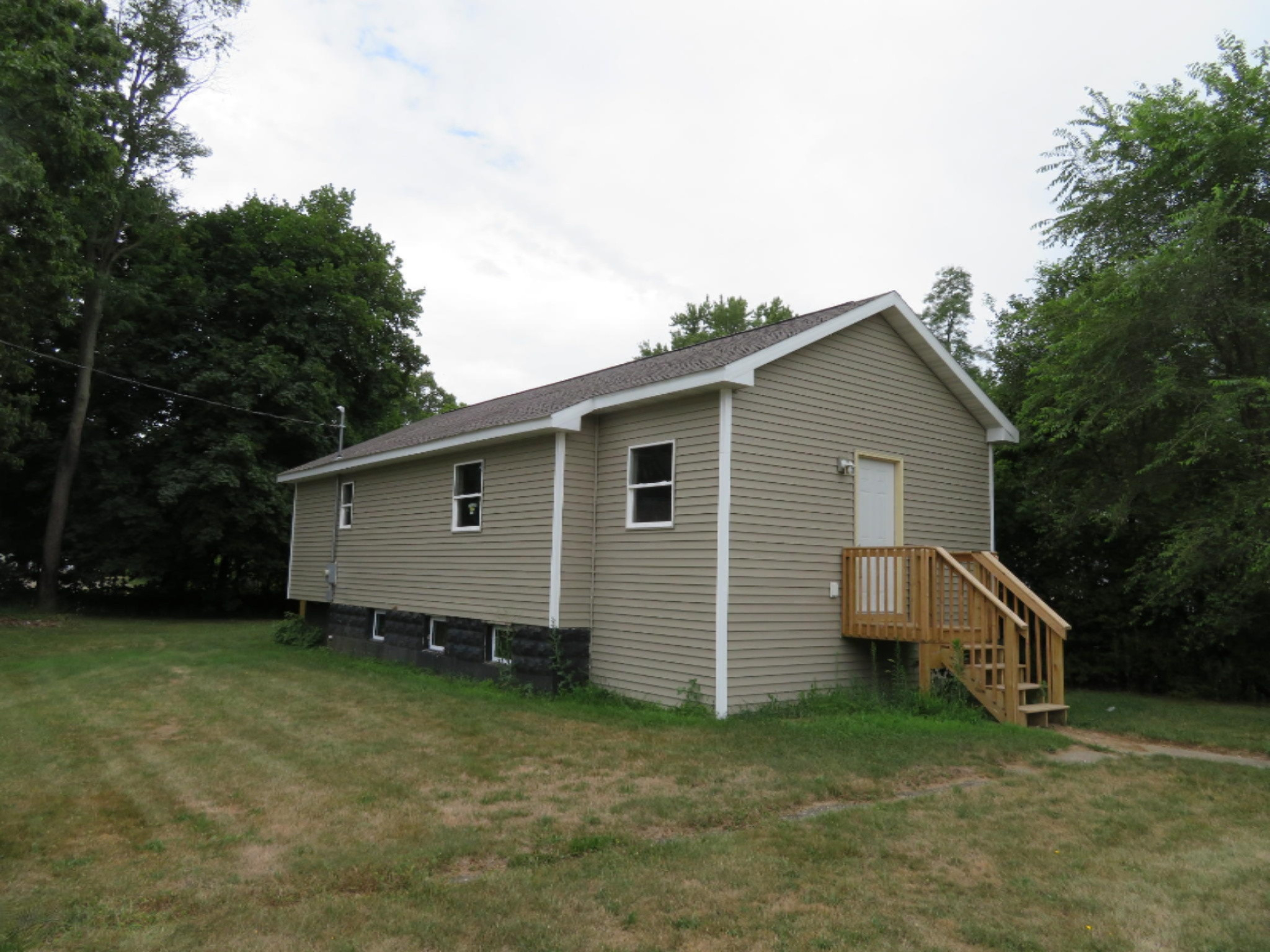 435 6th Avenue Three Rivers, MI 49093 - Photo 4 of 10 Front