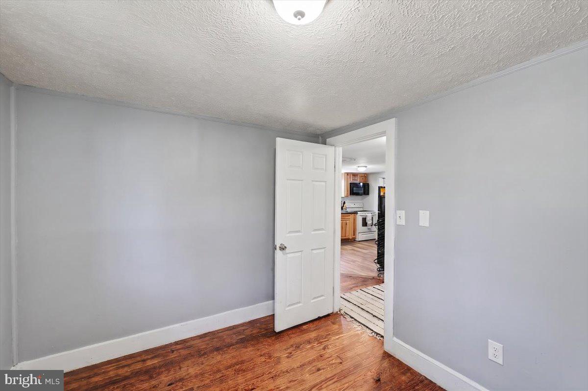 20322 Gum Tree Road Orange, VA 22960 - Photo 21 of 28 Bright entryway with inviting charm.