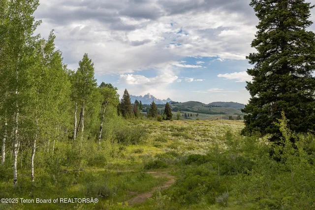 $10,700,000 | 400 Red Tail Butte Road, Jackson, WY 83001