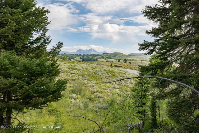 $10,700,000 | 400 Red Tail Butte Road, Jackson, WY 83001