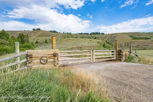 $10,700,000 | 400 Red Tail Butte Road, Jackson, WY 83001