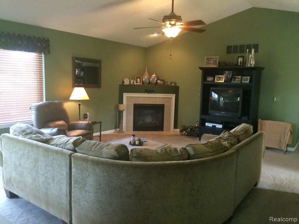 7862 North Nicholson Road Fowlerville, MI 48836 - Photo 3 of 20