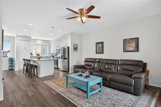 $550,000 | 893 Tangelo Way, Unit 103, Corona, CA 92878