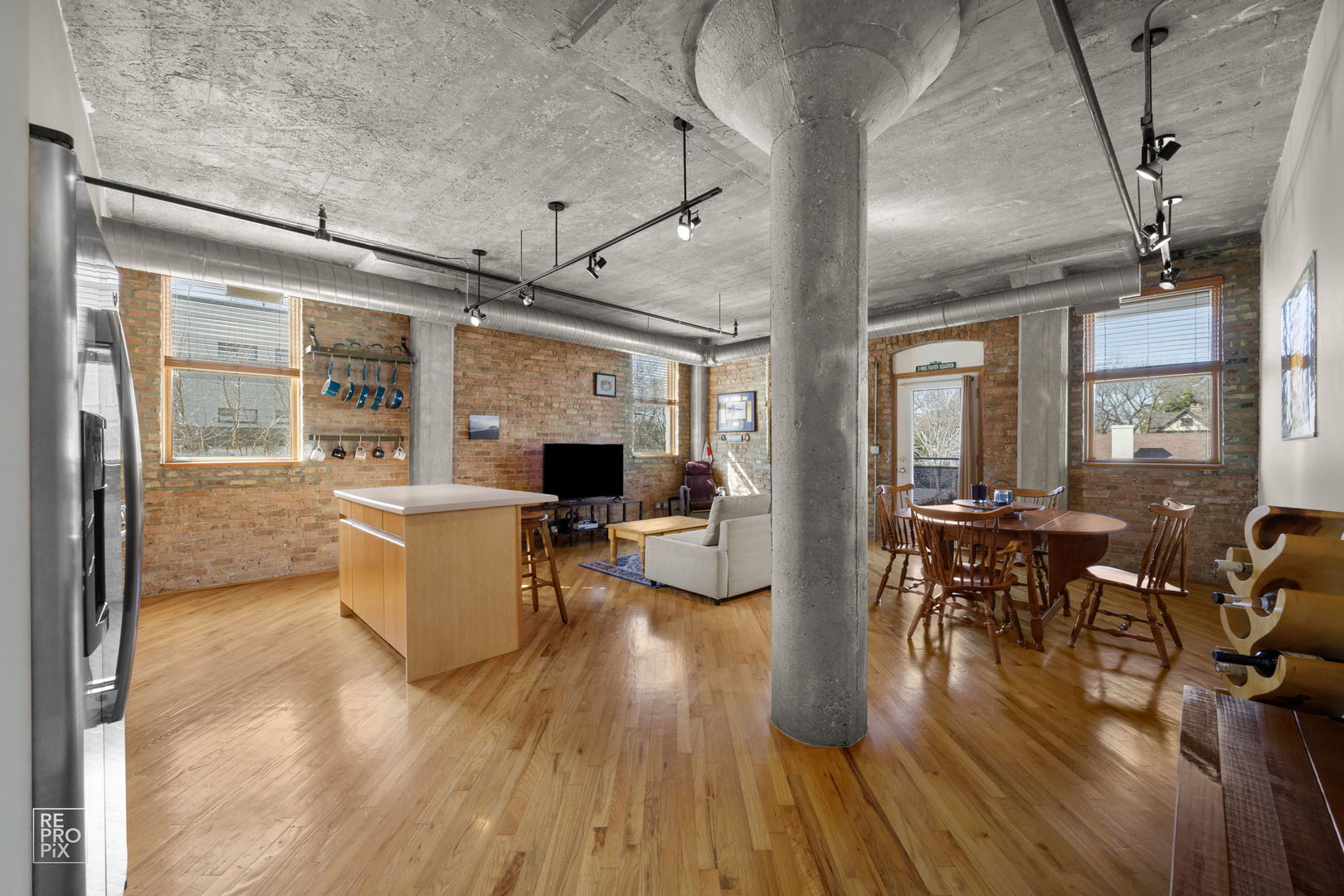 1830 Ridge Avenue, Unit 301 Evanston, IL 60201 - Photo 3 of 21 Gallery Image 3