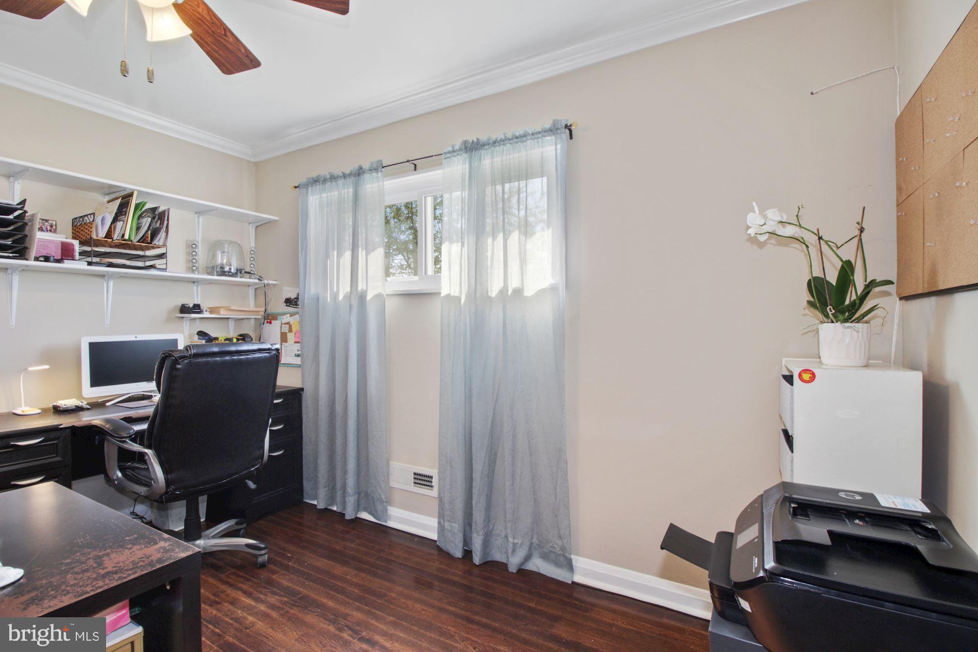 937 Vanderwood Road Baltimore, MD 21228 - Photo 17 of 28 Great natural light and ceiling fan