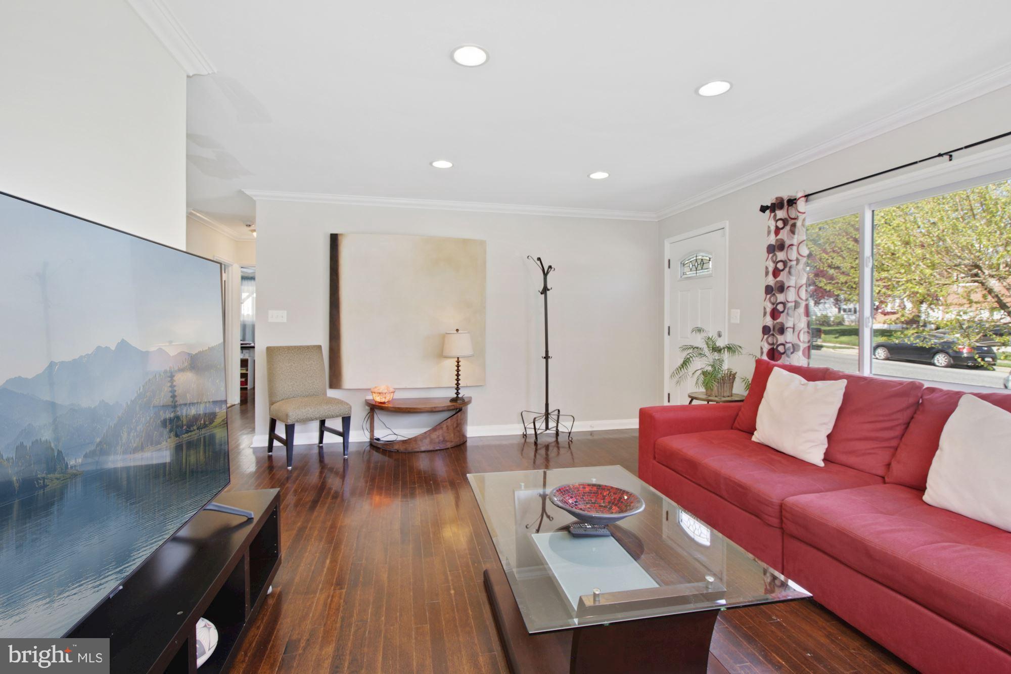 937 Vanderwood Road Baltimore, MD 21228 - Photo 5 of 28 Bright & open w natural light
