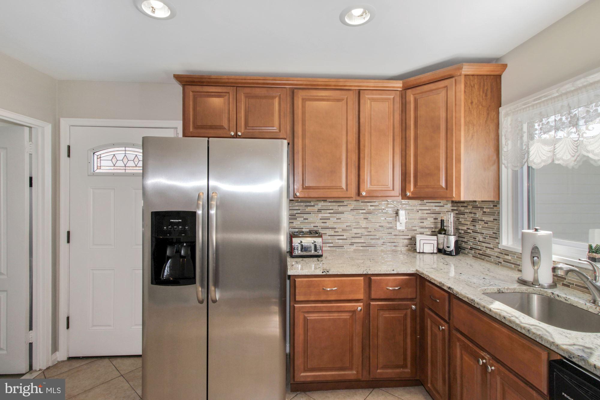 937 Vanderwood Road Baltimore, MD 21228 - Photo 7 of 28 And a fabulous kitchen