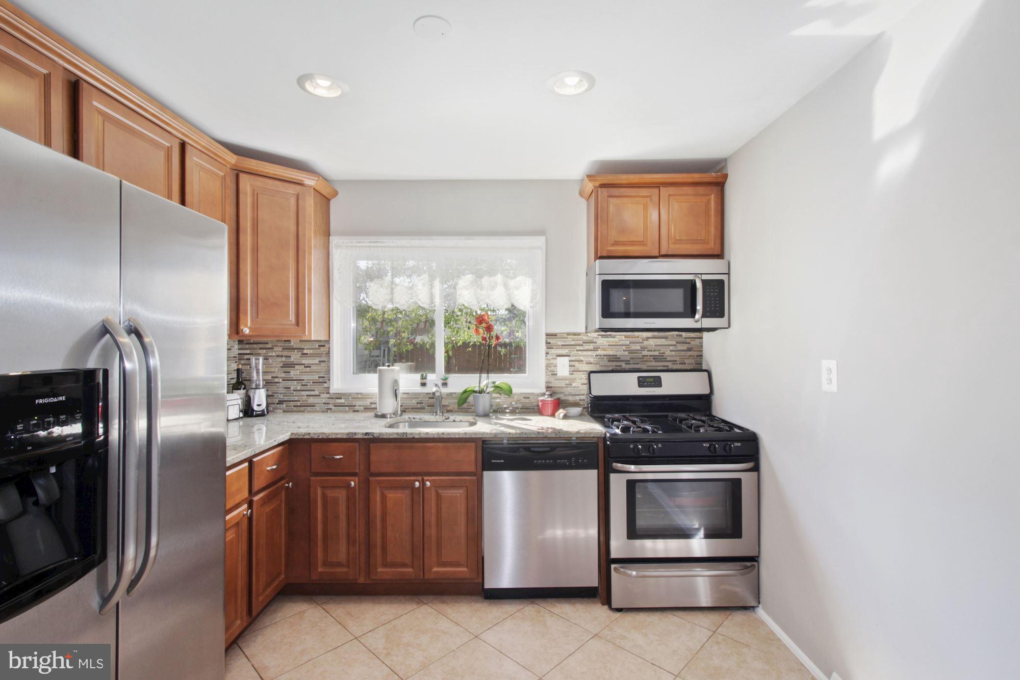 937 Vanderwood Road Baltimore, MD 21228 - Photo 9 of 28 Room for a breakfast bar?