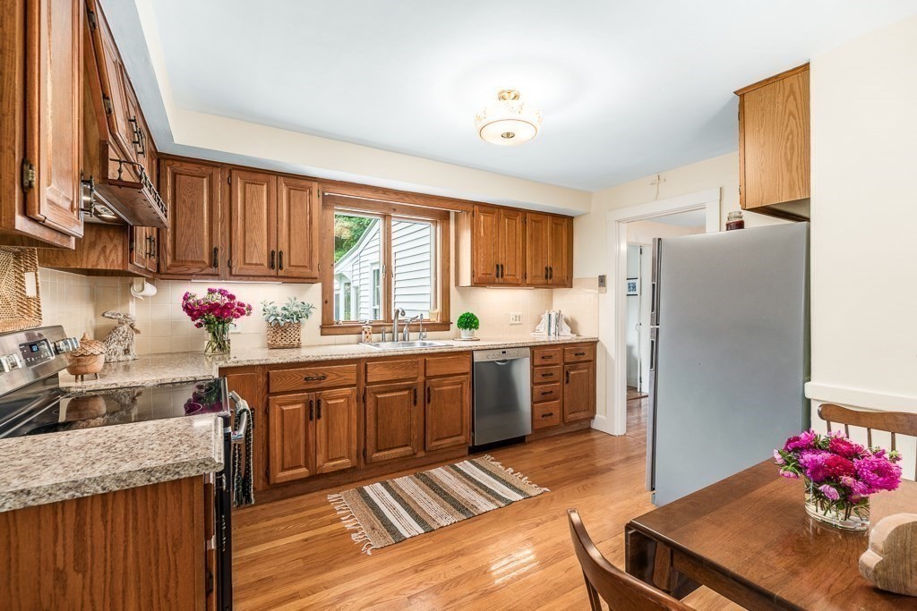 86 Union Street Hamilton, MA 01982 - Photo 9 of 37 Gallery Image 9