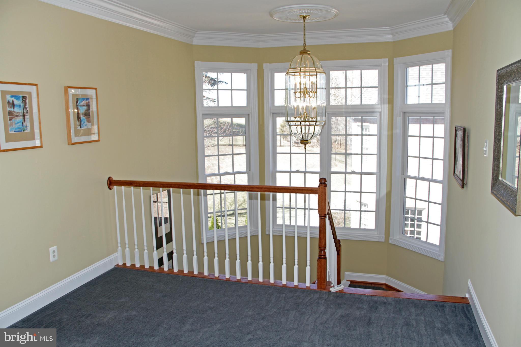 8248 Roxborough Loop Gainesville, VA 20155 - Photo 12 of 30 Unique Side Bay Staircase