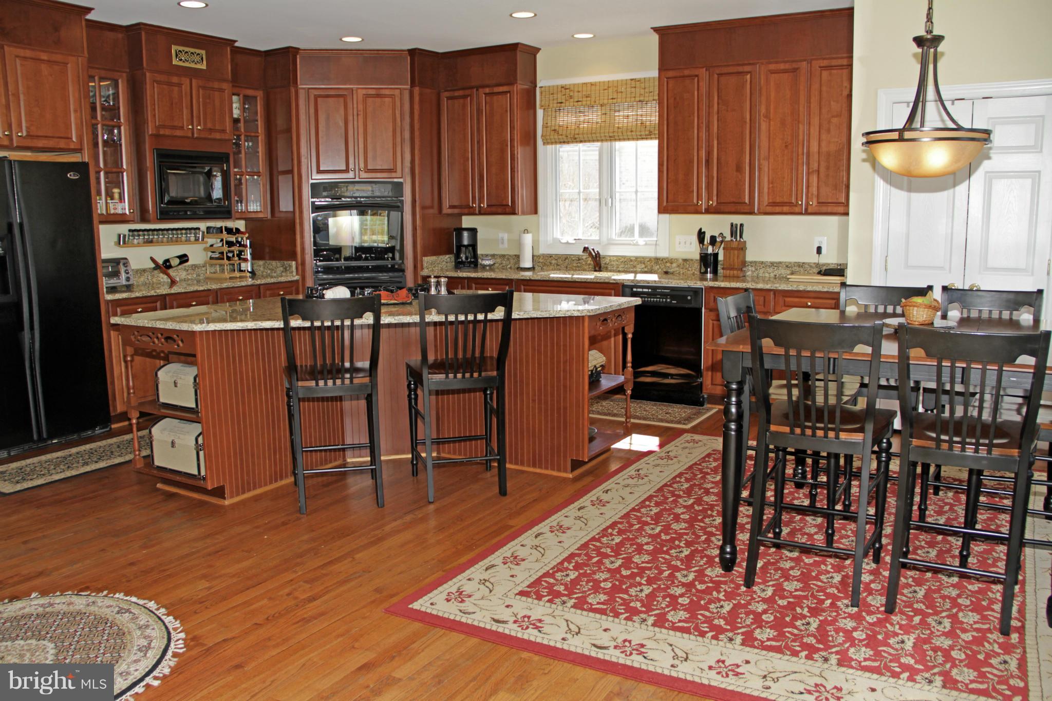 8248 Roxborough Loop Gainesville, VA 20155 - Photo 5 of 30 Spacious Eat-in Kitchen