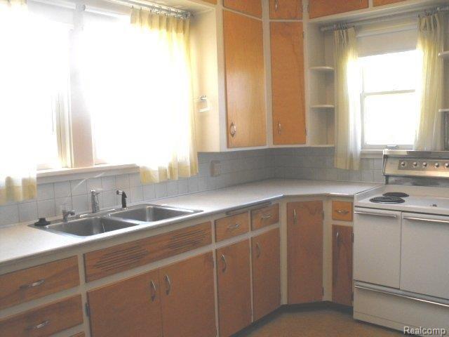 1887 South Custer Road Monroe, MI 48161 - Photo 11 of 18 1887 S. Custer Inside 008.jpg
