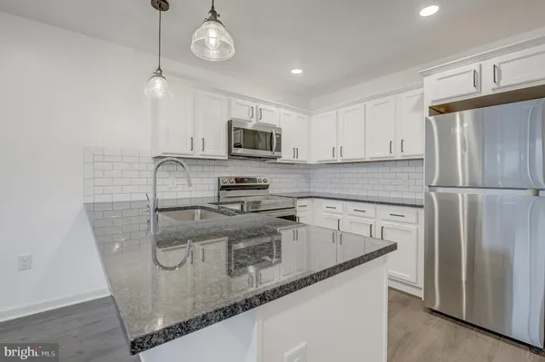 $1,750 | 6649 Ridge Avenue, Unit C207, Philadelphia, PA 19128