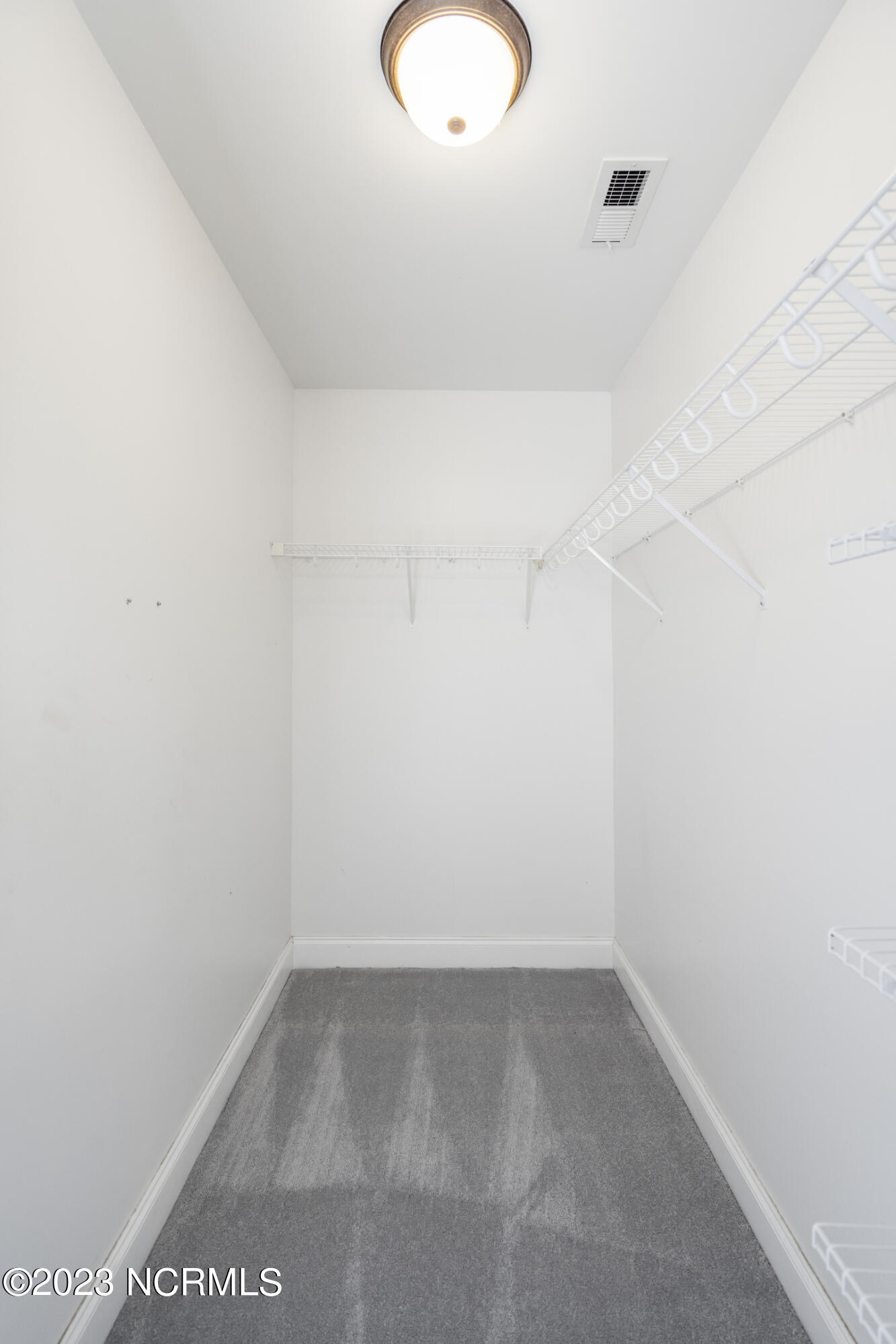 1804 Highsmith Road Burgaw, NC 28425 - Photo 49 of 69 Guest Ensuite 3 |WICloset