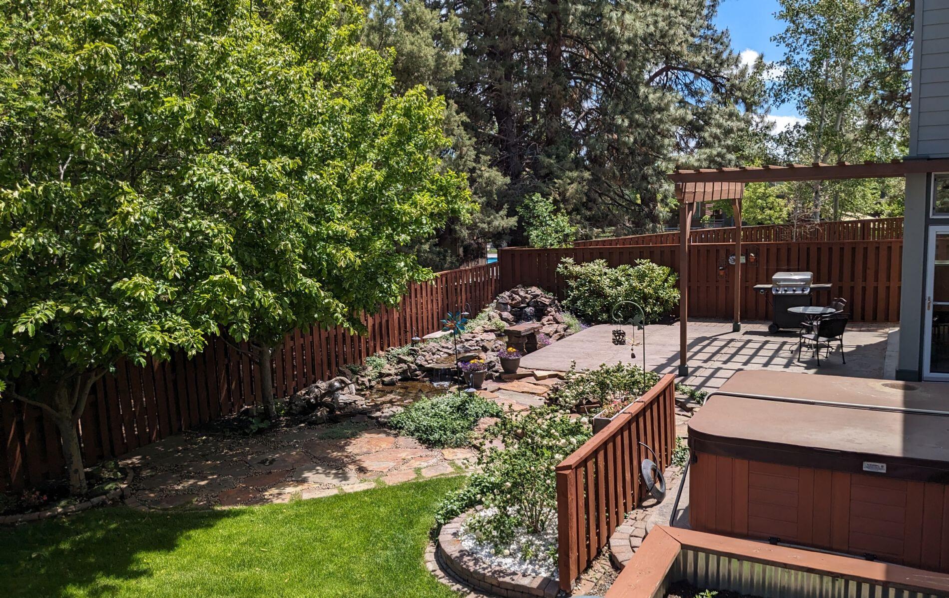 61276 Splendor Lane Bend, OR 97702 - Photo 6 of 40 Backyard looking South