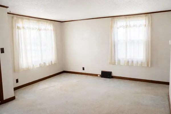 $179,900 | 109 East 11th Street, Kaukauna, WI 54130