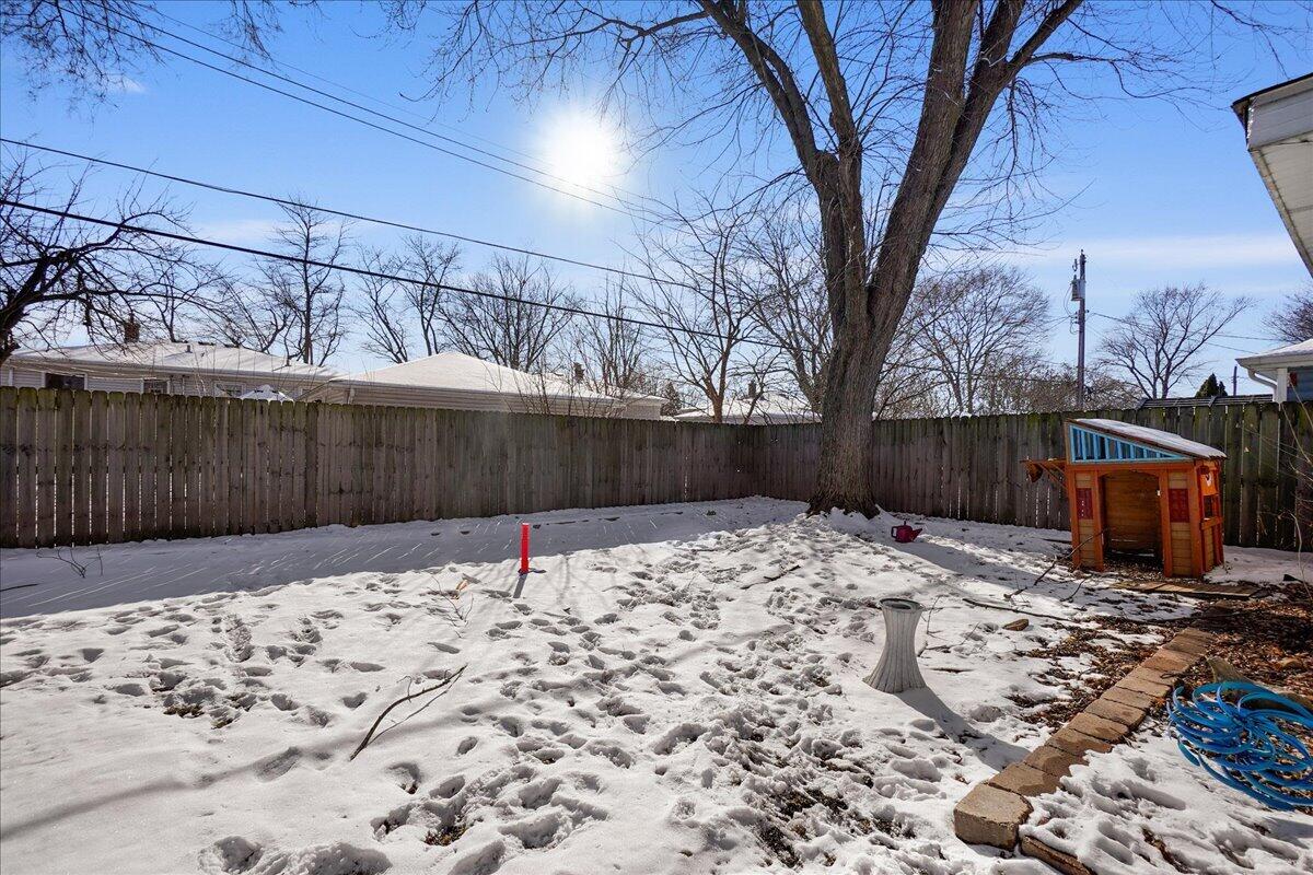 3340 Maple Drive Highland, IN 46322 - Photo 25 of 29 a view of a backyard of the house