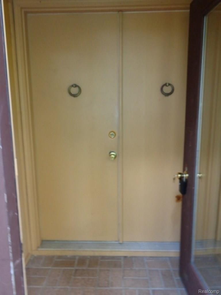 23600 Hall Road Trenton, MI 48183 - Photo 7 of 28 7-Entrance.jpg