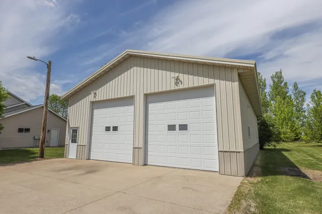 $589,900 | 3035 County Road 4 Southwest, Alexandria, MN 56308