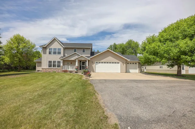 $589,900 | 3035 County Road 4 Southwest, Alexandria, MN 56308