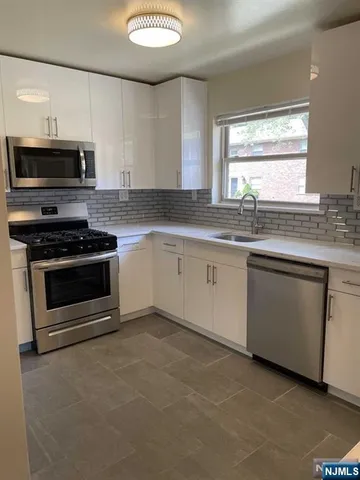 $3,100 | 280-320 Oak Street, Unit 314 TI, Ridgewood, NJ 07450