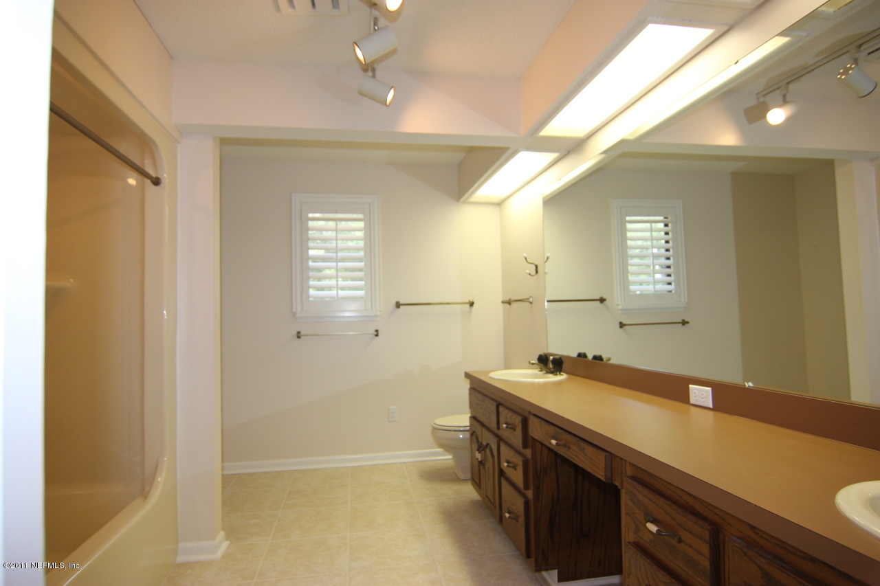 45002 Clemmons Road Callahan, FL 32011 - Photo 6 of 16 Large Master Bathroom