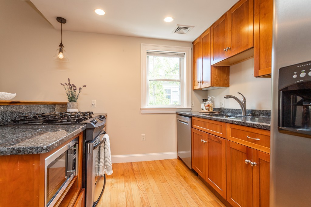 52 Warren Street, Unit 3 Boston, MA 02129 - Photo 5 of 14