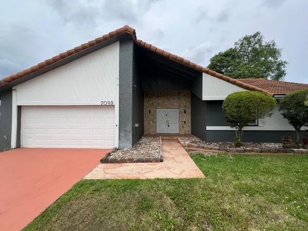 a front view of house with yard