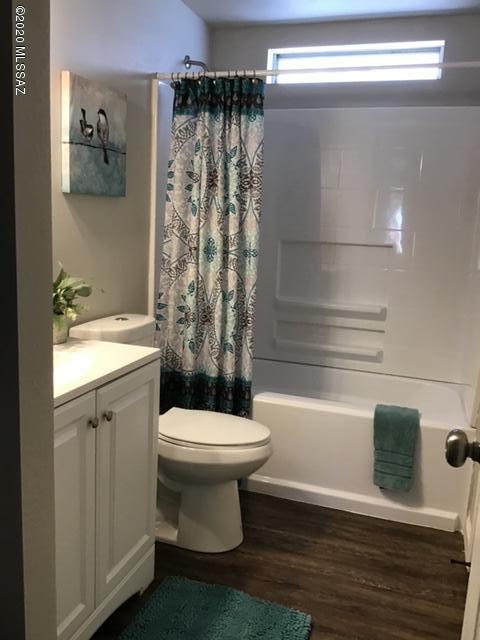 2741 West Curtis Road Tucson, AZ 85705 - Photo 4 of 14 hall bath