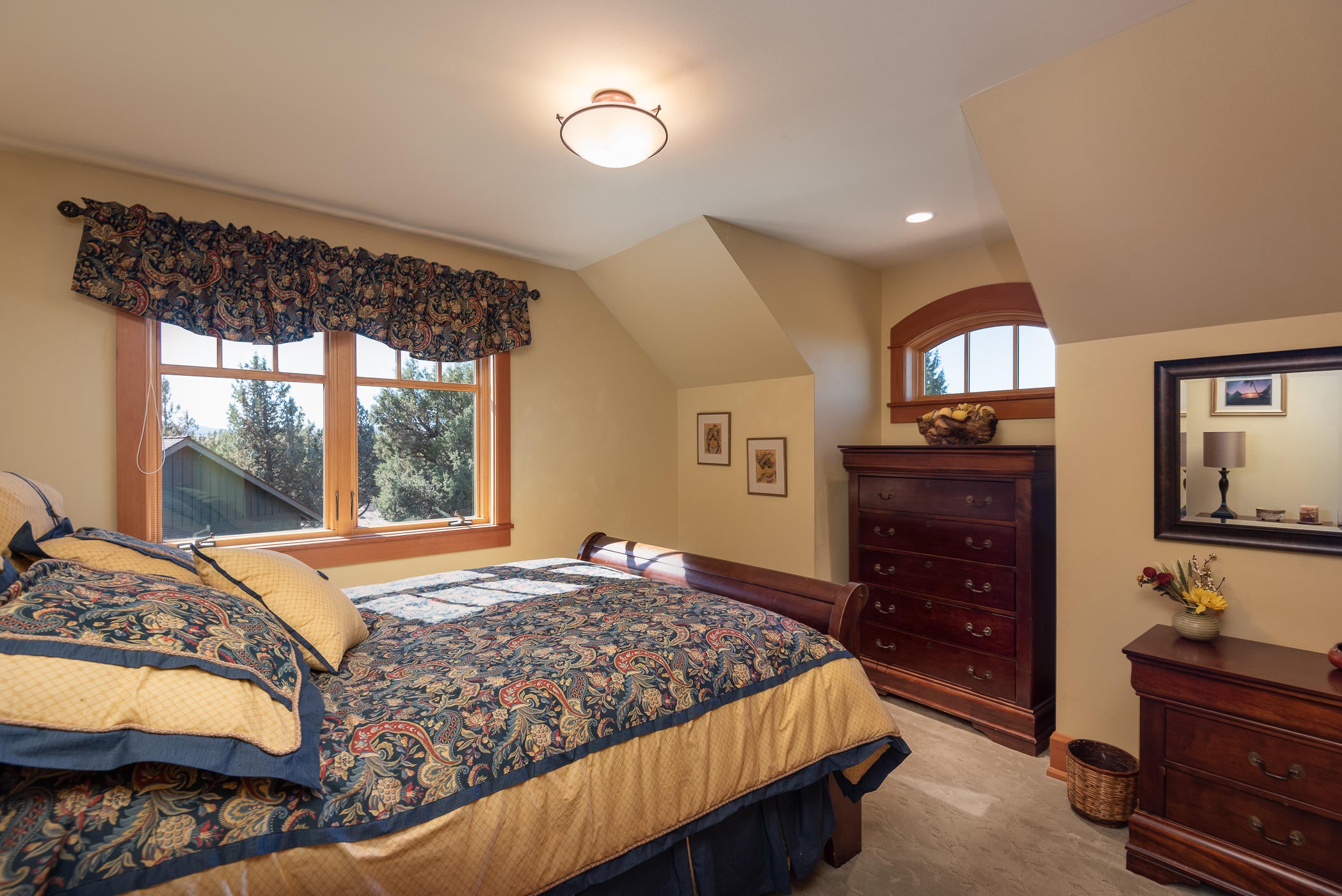 23229 Butterfield Trail Bend, OR 97702 - Photo 28 of 52 28Guest room