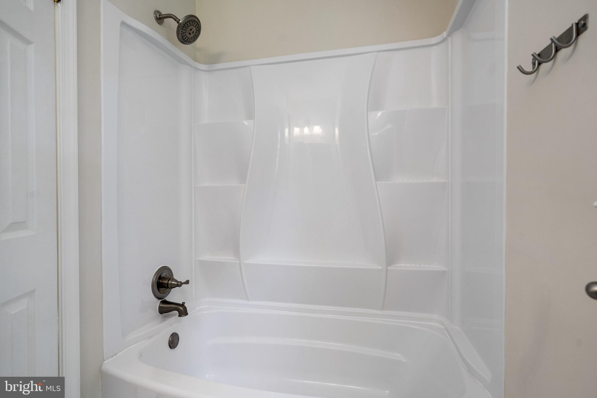3276 Fox Mill Road Oakton, VA 22124 - Photo 22 of 45 Hall bath w/new tub surround