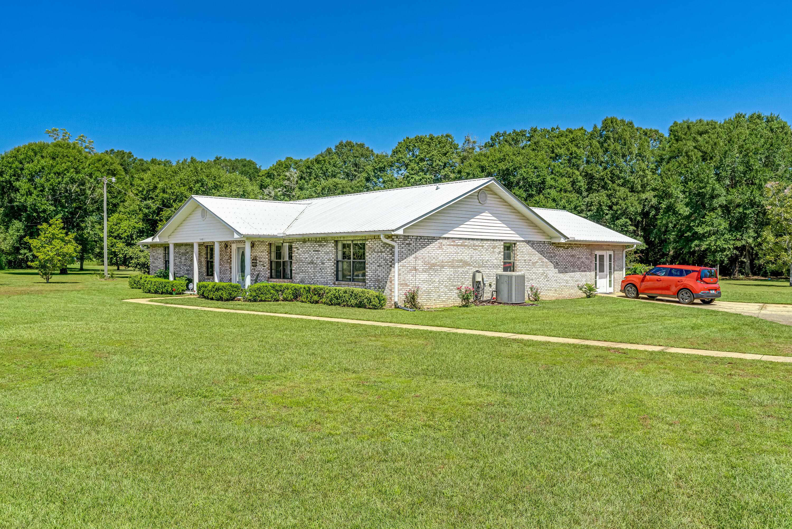 1401 Greenwood Road Baker, FL 32531 - Photo 31 of 61 a front view of a house with a garden