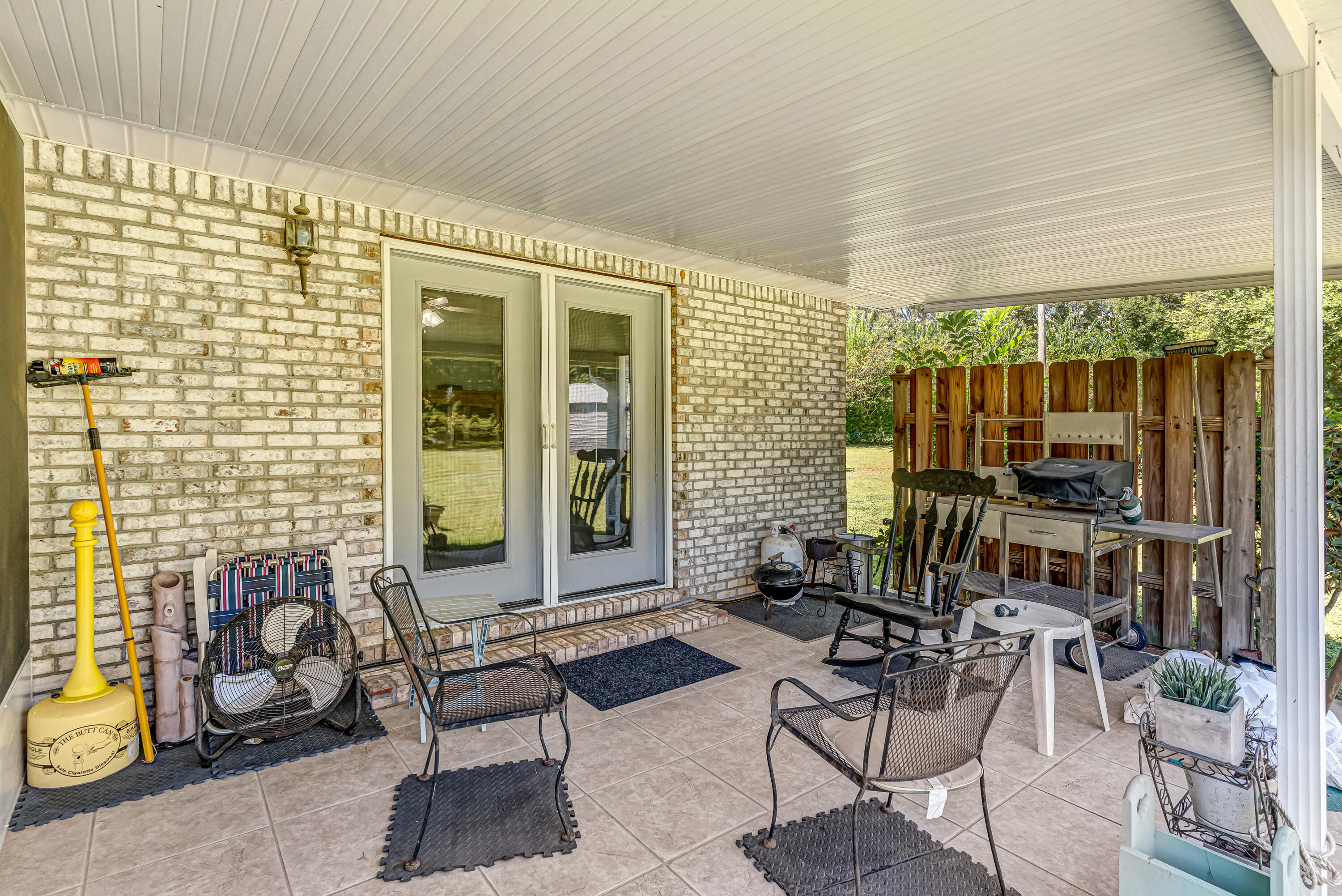 1401 Greenwood Road Baker, FL 32531 - Photo 41 of 61 a living room with patio furniture and a potted plant