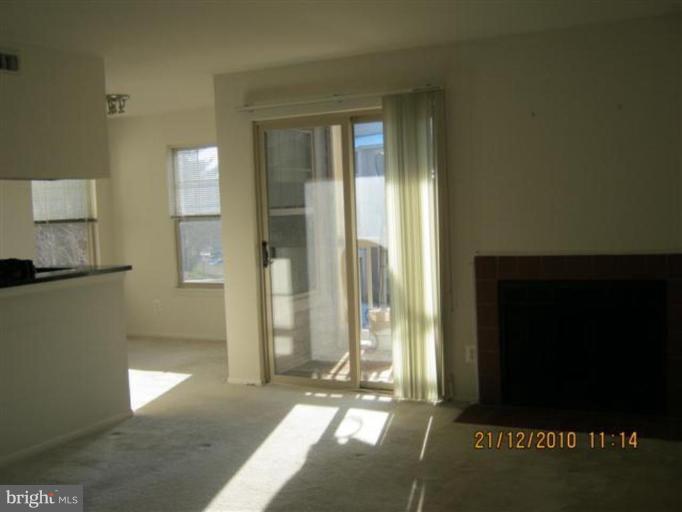 1706 Ascot Way, Unit D Reston, VA 20190 - Photo 3 of 7 Living Room