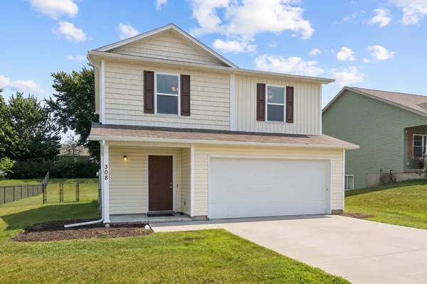 $289,900 | 308 14th Avenue, De Witt, IA 52742