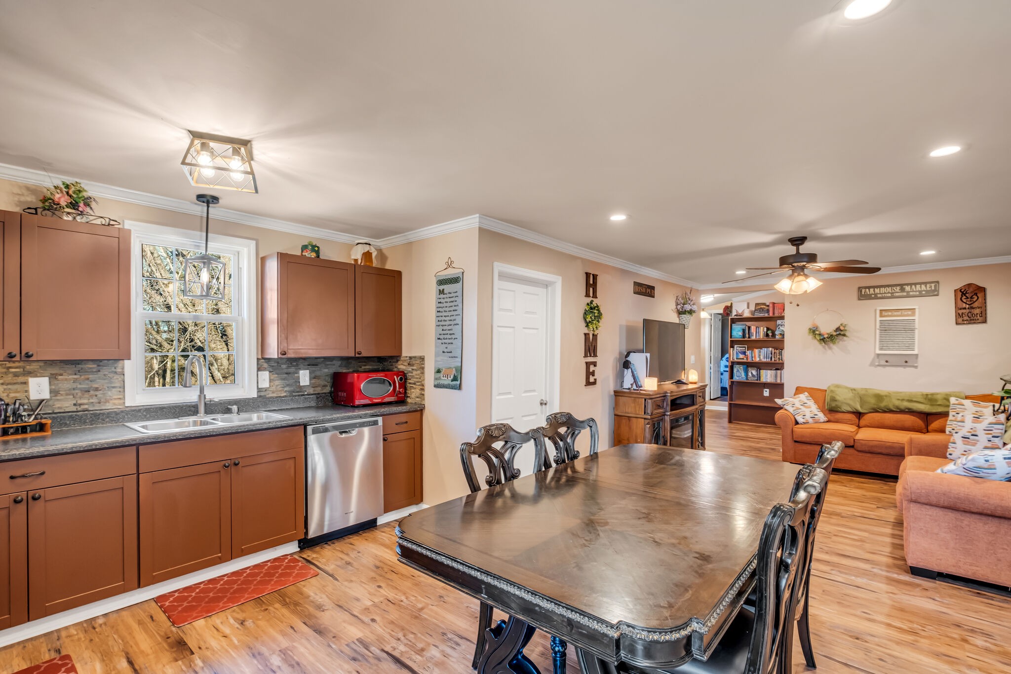 3197 Stephens Road Columbia, TN 38401 - Photo 19 of 46 a kitchen with lots of counter top space