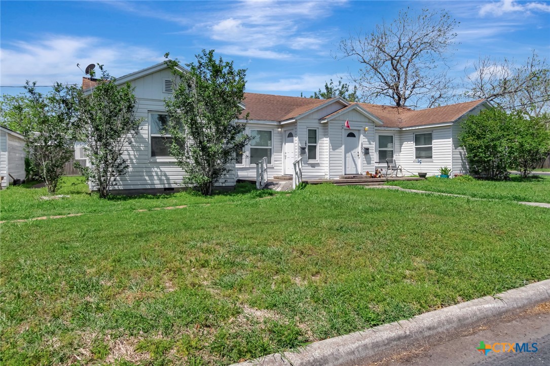 1005 Mac Arthur Street Victoria, TX 77901 - Photo 2 of 38