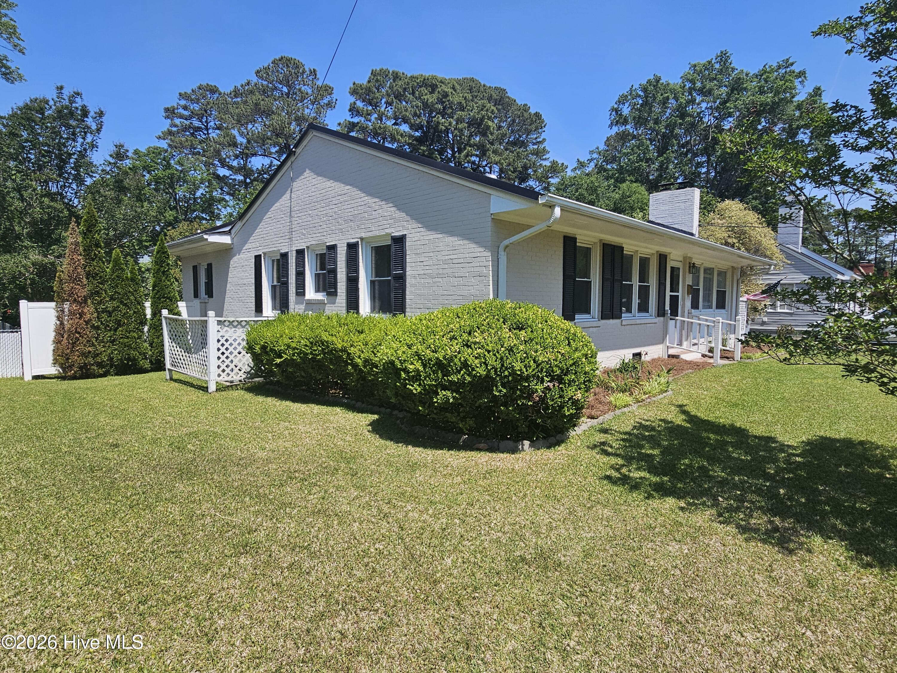 405 Lafayette Street Clinton, NC 28328 - Photo 3 of 27 20260424_122511
