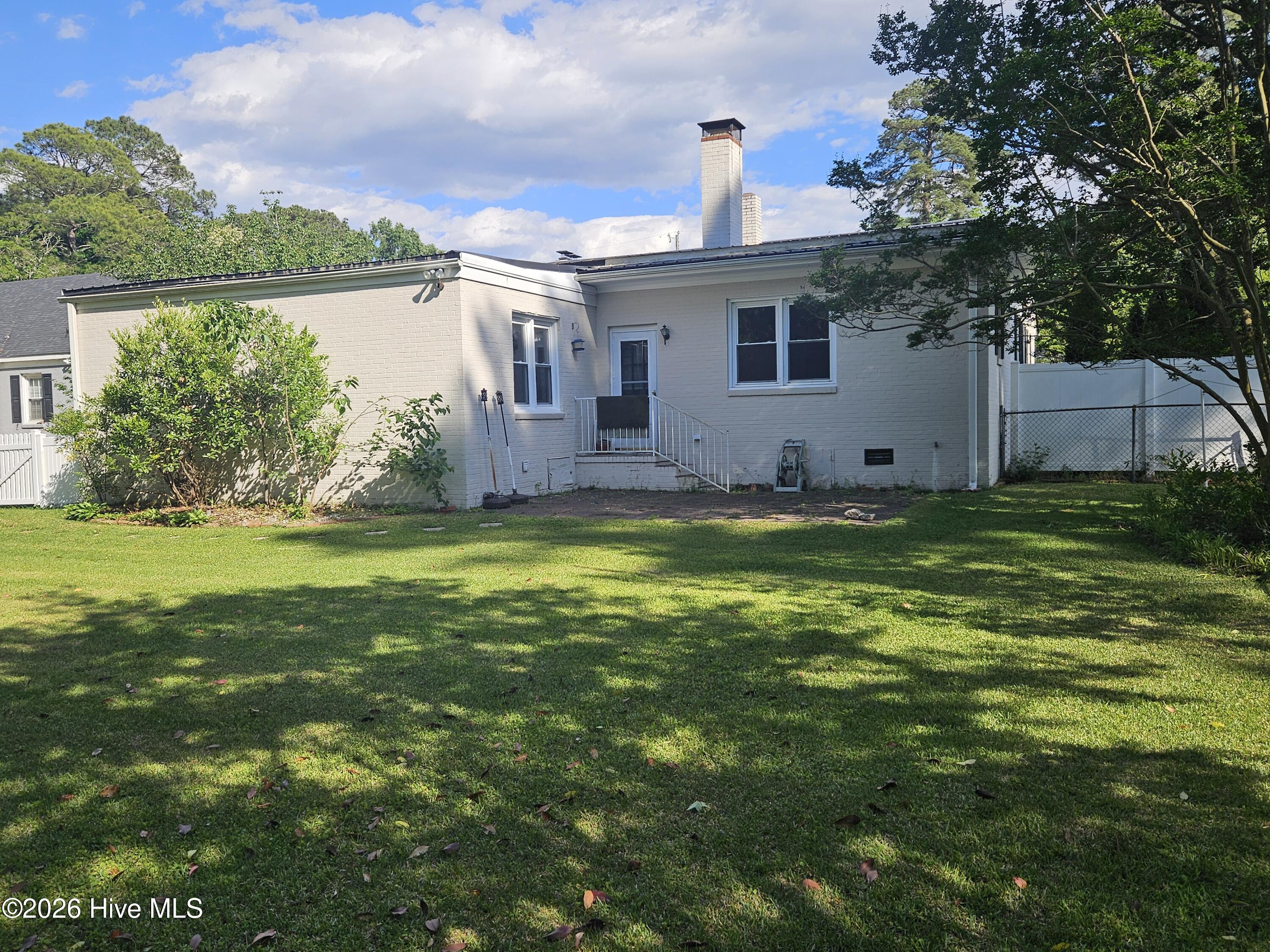 405 Lafayette Street Clinton, NC 28328 - Photo 4 of 27 20260420_164054