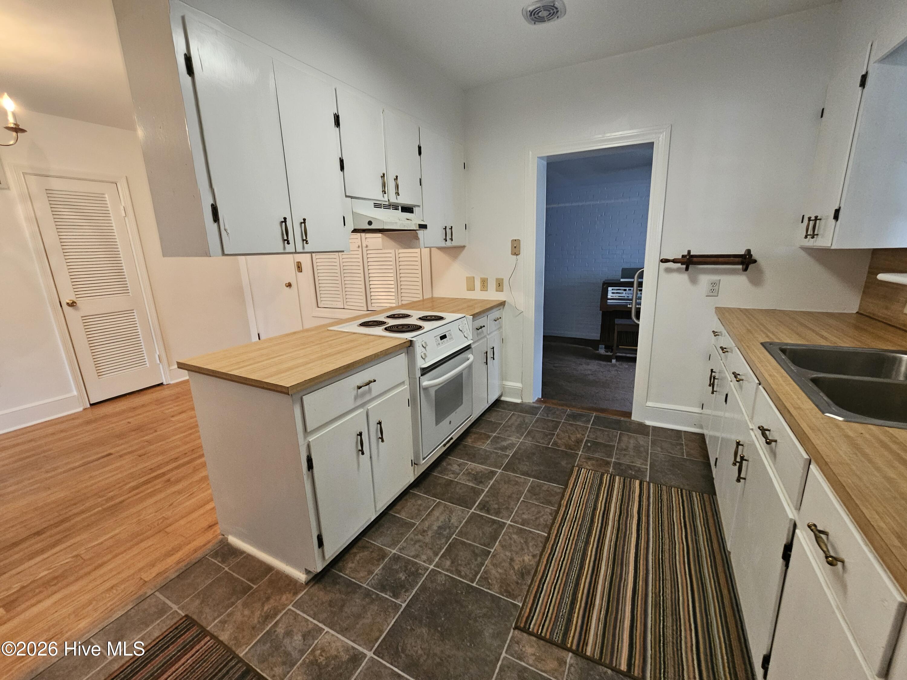 405 Lafayette Street Clinton, NC 28328 - Photo 10 of 27 20260420_163303