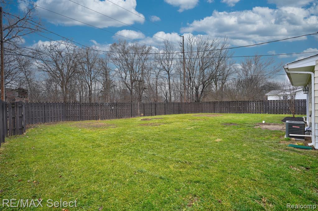 3533 Ridgecliffe Drive Flint, MI 48532 - Photo 7 of 34 Gallery Image 7