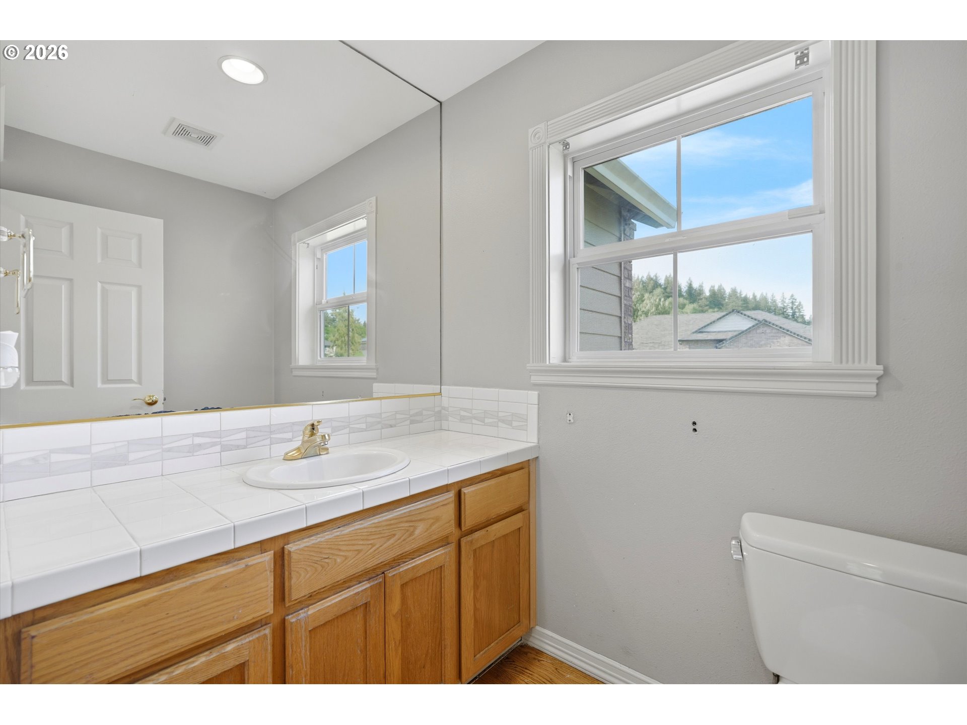 328 Southwest 38th Loop Gresham, OR 97080 - Photo 23 of 43 Bathroom