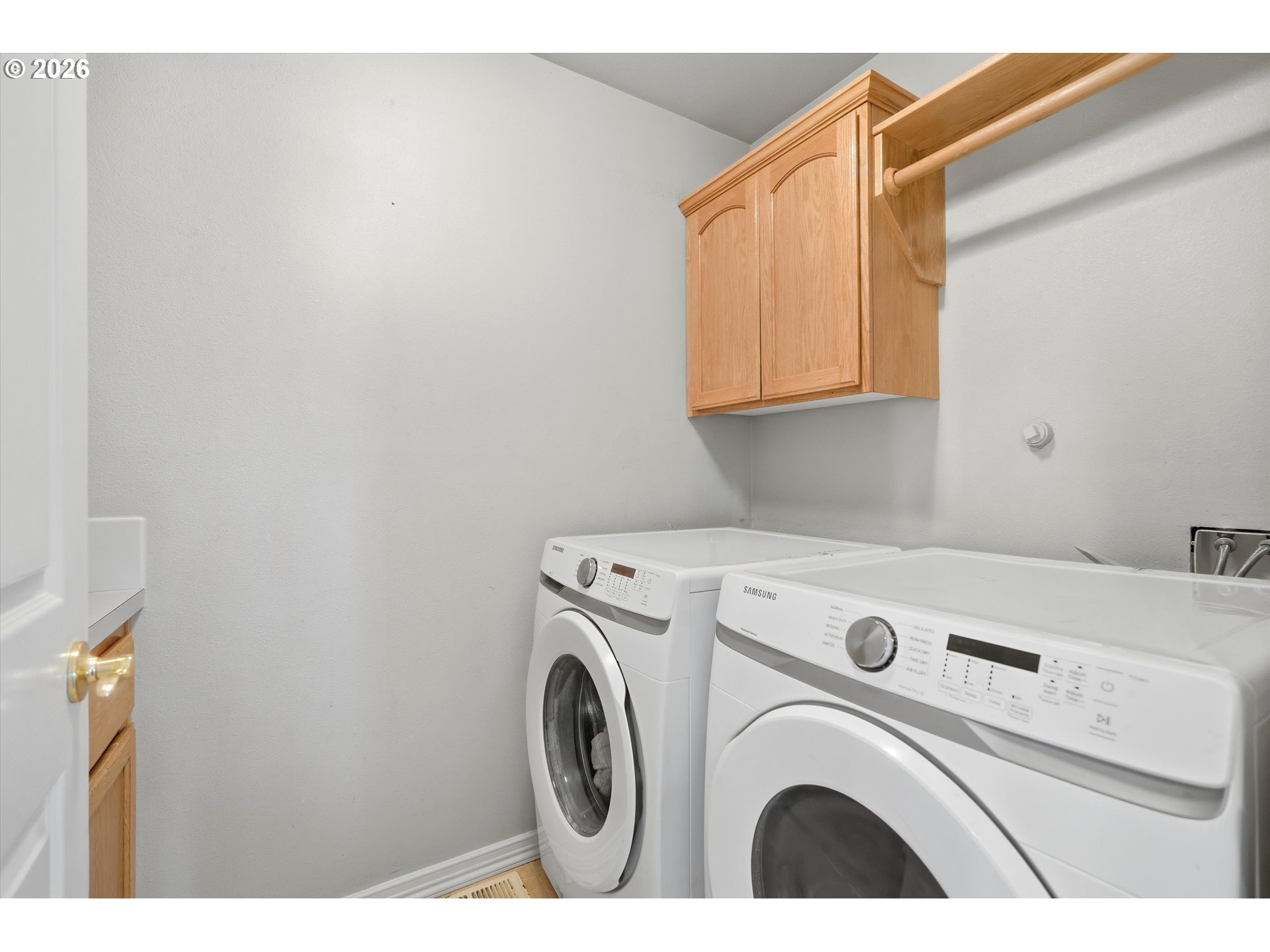328 Southwest 38th Loop Gresham, OR 97080 - Photo 34 of 43 Laundry