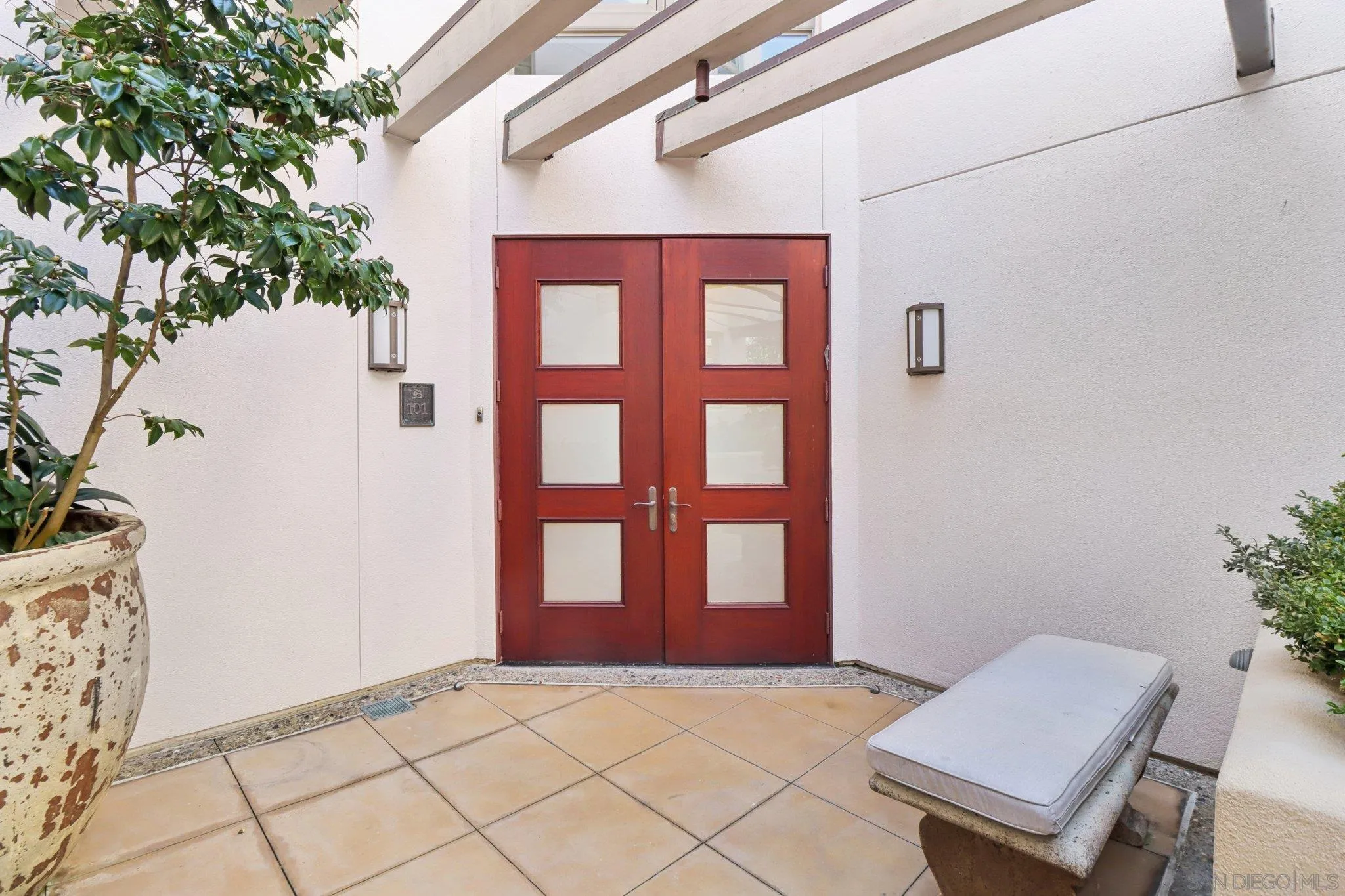 464 Prospect Street, Unit 101 La Jolla, CA 92037 - Photo 5 of 65 a view of front door of house