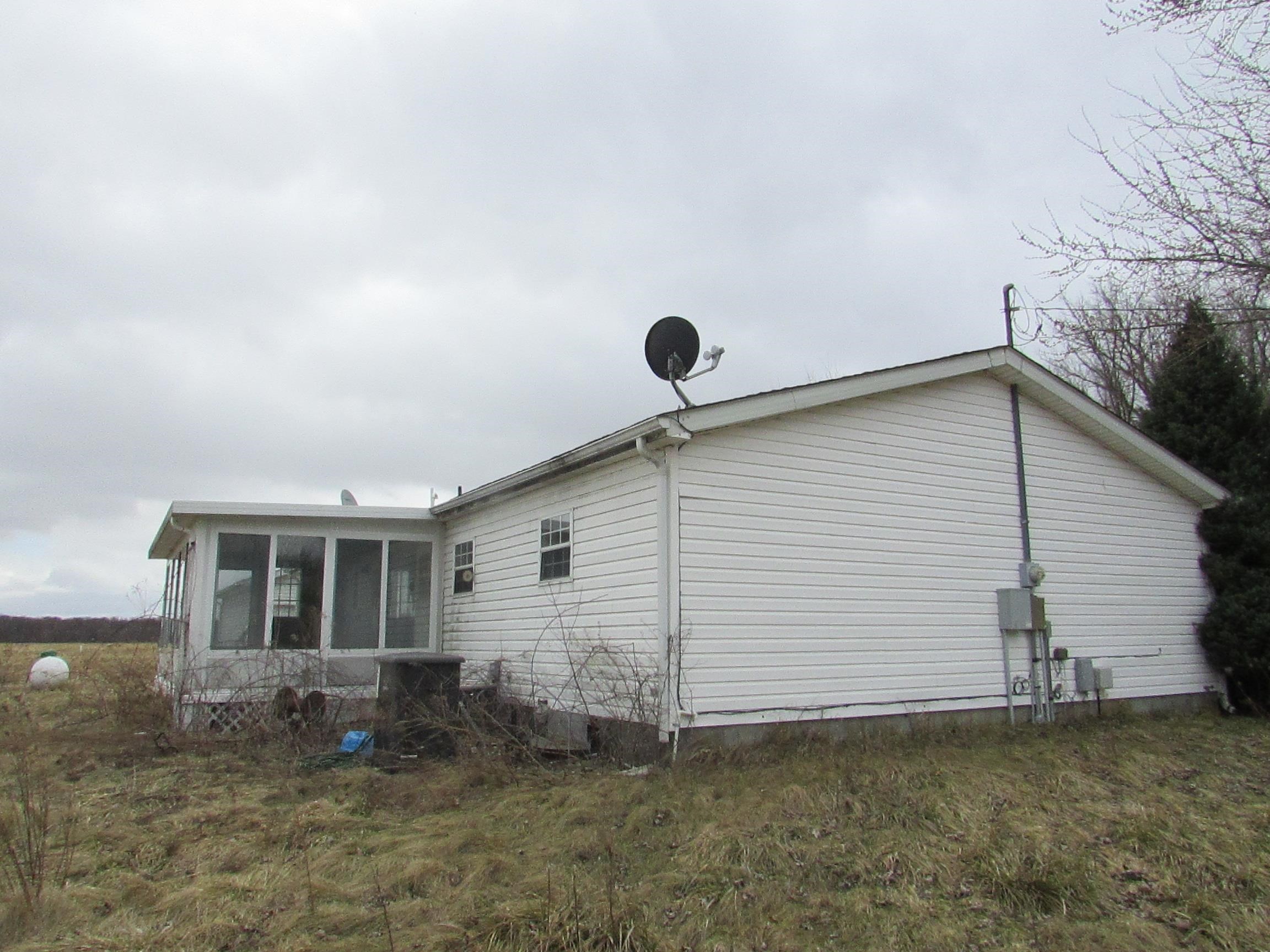 6077 Hibbard Road Corunna, MI 48817 - Photo 9 of 35