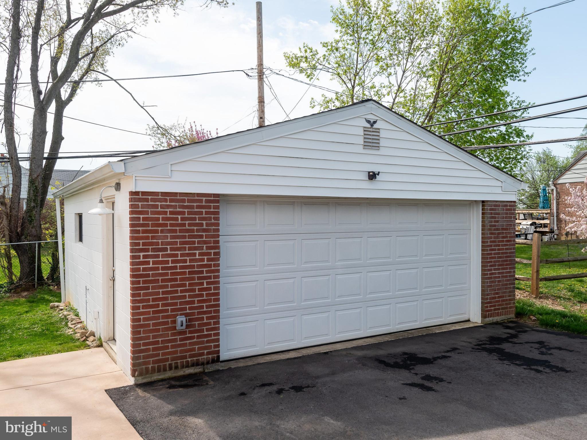 23 Pleasant Road Broomall, PA 19008 - Photo 28 of 36 a small white house with a outdoor space