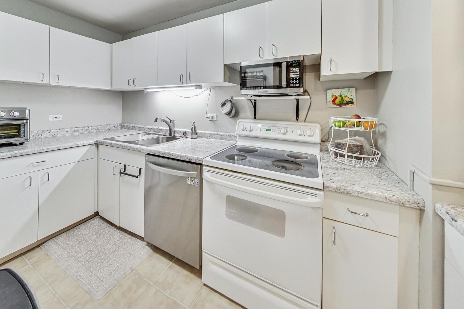 5320 North Sheridan Road, Unit 311 Chicago, IL 60640 - Photo 16 of 42 Gallery Image 16