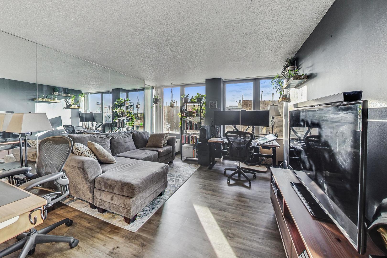 5320 North Sheridan Road, Unit 311 Chicago, IL 60640 - Photo 8 of 42 Gallery Image 8