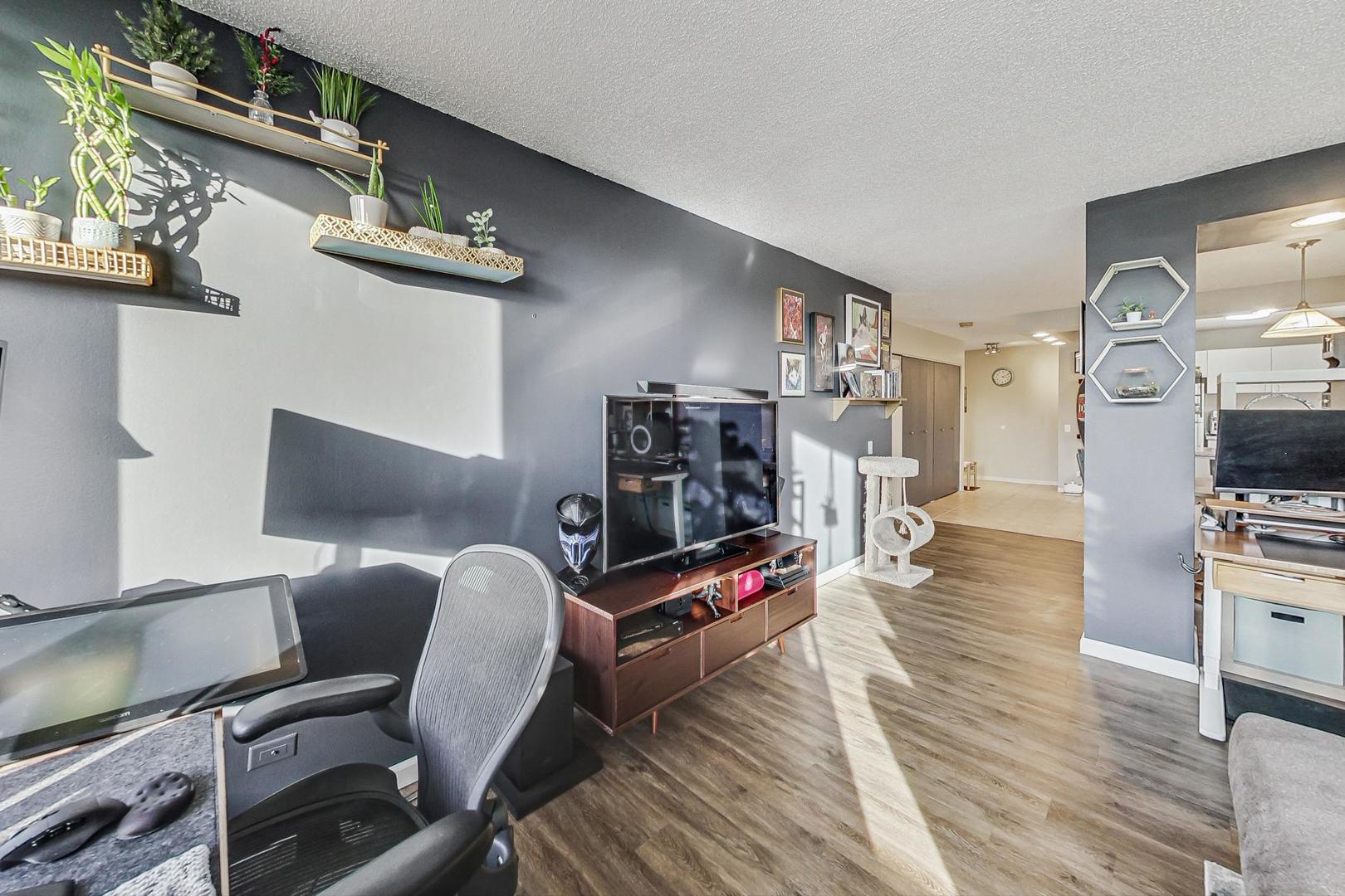 5320 North Sheridan Road, Unit 311 Chicago, IL 60640 - Photo 10 of 42 Gallery Image 10
