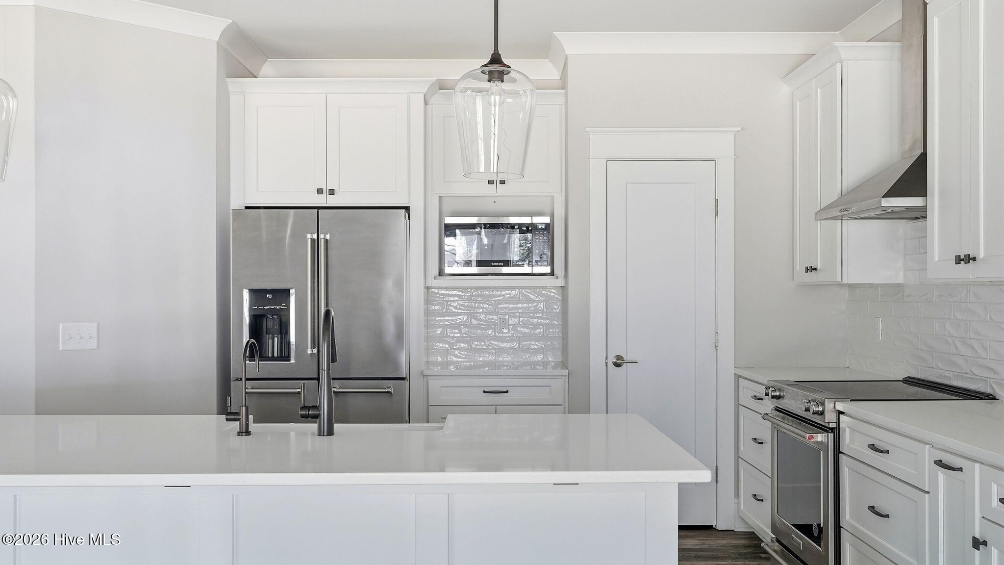 1267 Linden Road Aberdeen, NC 28315 - Photo 6 of 43 Walk-in Pantry